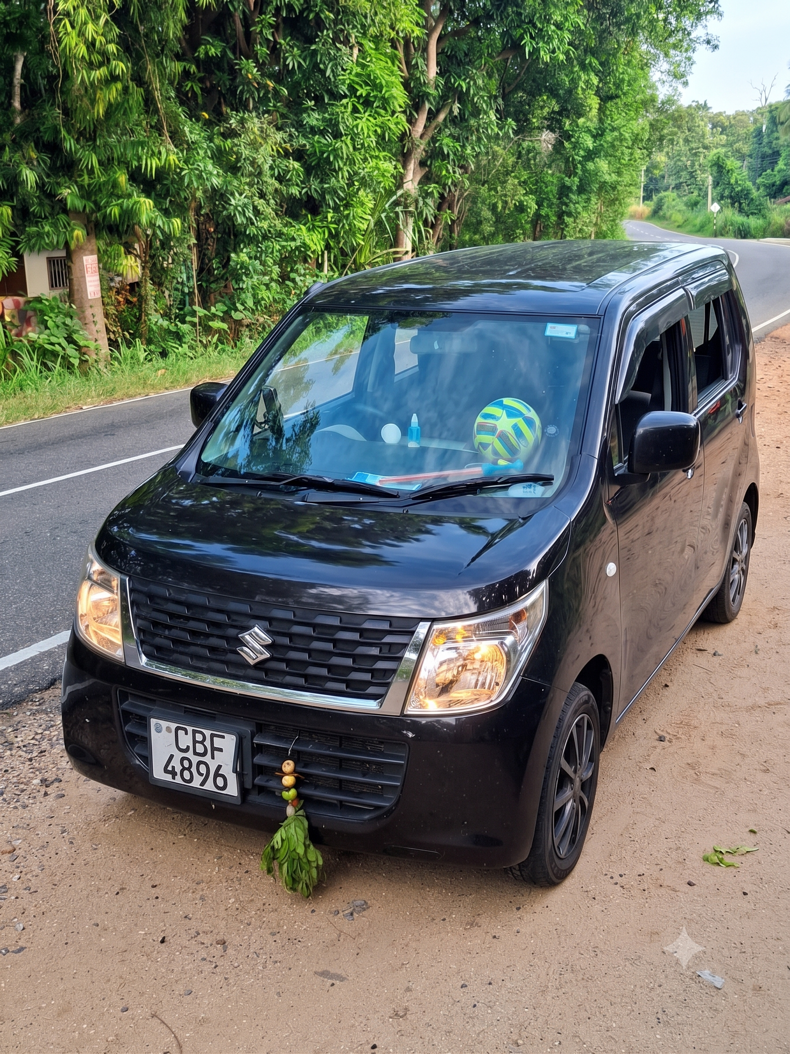 Vehicle hire with a professional driver in Jaffna