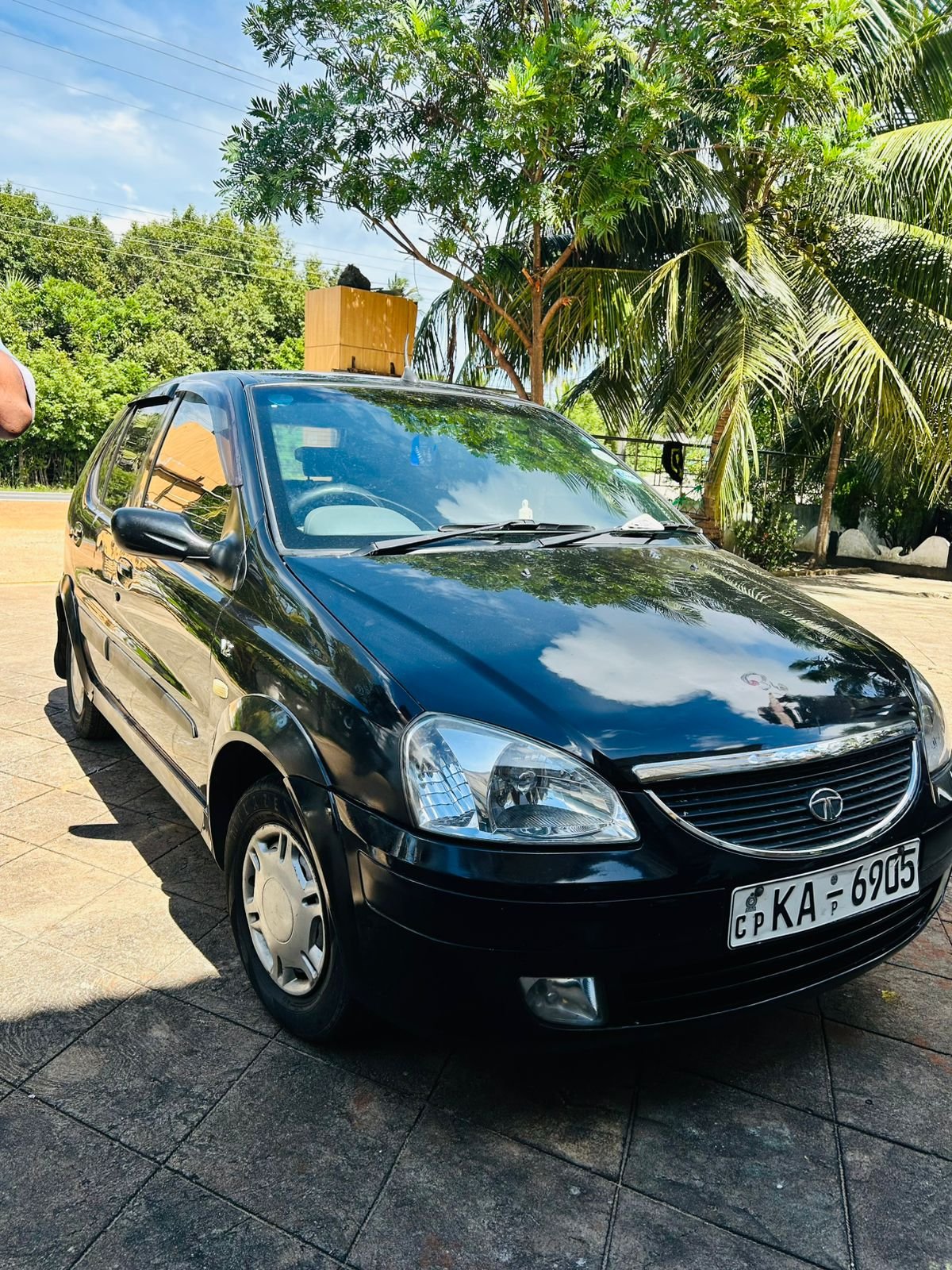Comfortable white sedan available for daily vehicle hire